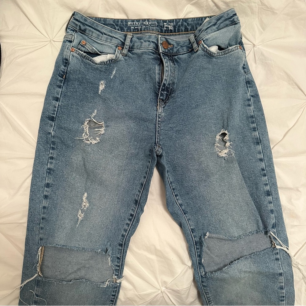 Light blue distressed jeans